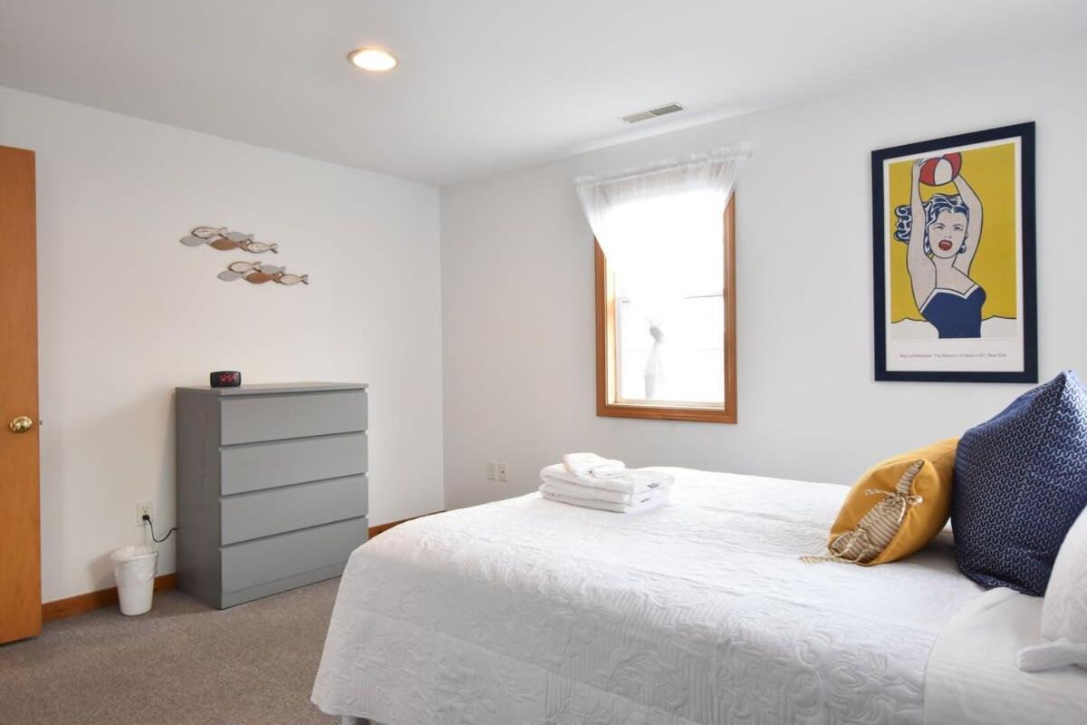 12216 - Beautiful Views Of Cape Cod Bay Access To Private Beach Easy Access To P-Town Truro Kültér fotó